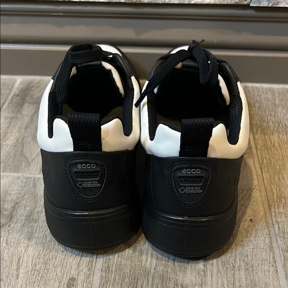 Ecco 720 Street wear Black and White Low-Top Sneakers  size 44 / US 10-10.5 - Picture 3 of 12